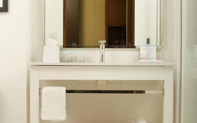 Four Points by Sheraton Winnipeg South