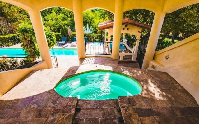 De Luz by AvantStay | Sleeps 24 | 5 Acre Estate w/ Lake & Orange Groves