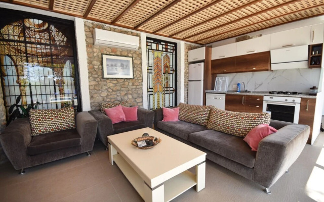 Villa Nail by Helaltatilvillari