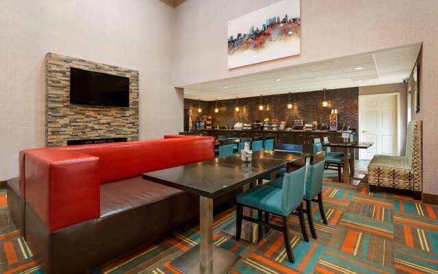 Best Western Bradbury Inn & Suites