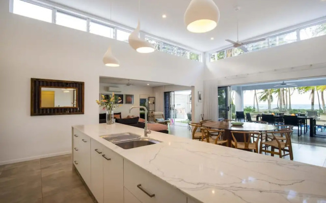 Tenterfield Beachfront Luxury 4 Bedroom Holiday Home