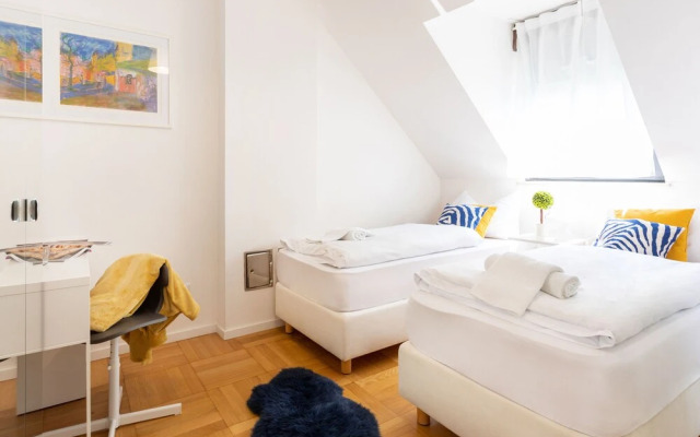 Bright and Cozy Duplex Near City Center