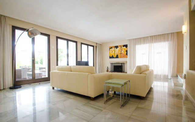 Villa Seafront IV