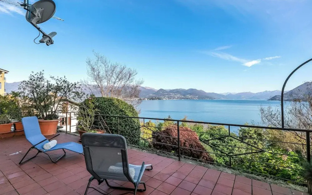 Infinity Lake View Terraced Casa