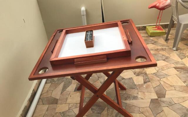 moderno apto frente a la piscina