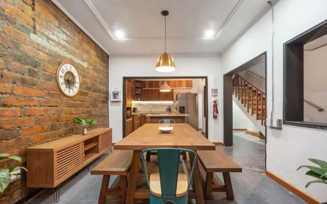 Casa Madera Parque Lleras by HOUSY HOST