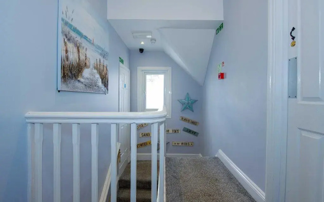 OYO Pier Hotel