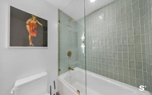Elegant DTW Living 1BR with City Views