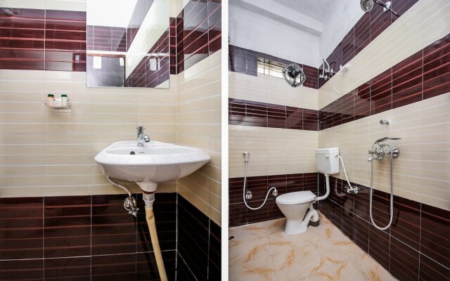 OYO 18272 Hotel Lambodar