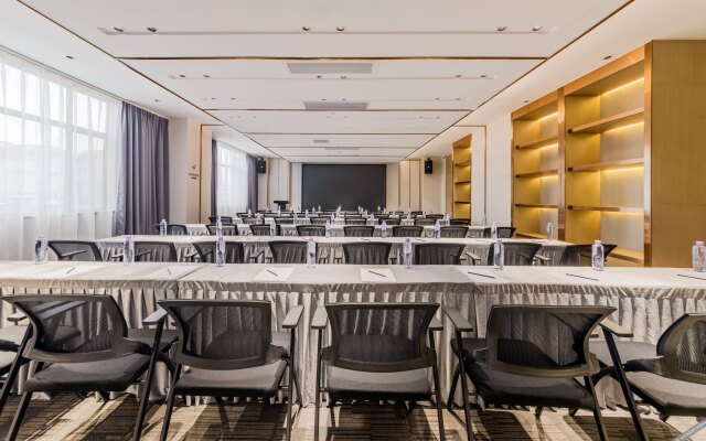 Lavande Hotel (Foshan West Railway Station Shishan)