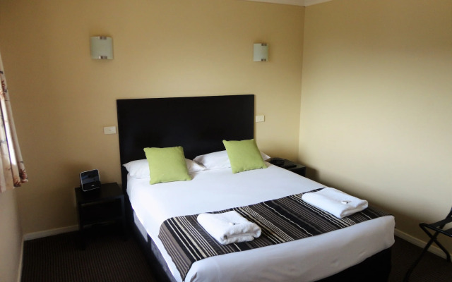 Sovereign Park Motor Inn