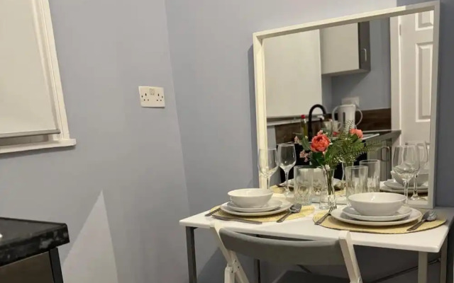 Studio - Sleeps 2 - Parking - Close to Paddington