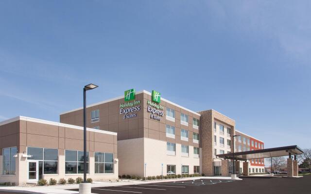 Holiday Inn Express & Suites Detroit - Farmington Hills, an IHG Hotel