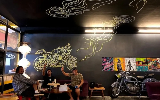 Cafe Moto Hostel
