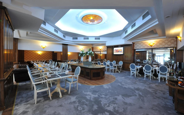 Crystal Palace Hotel