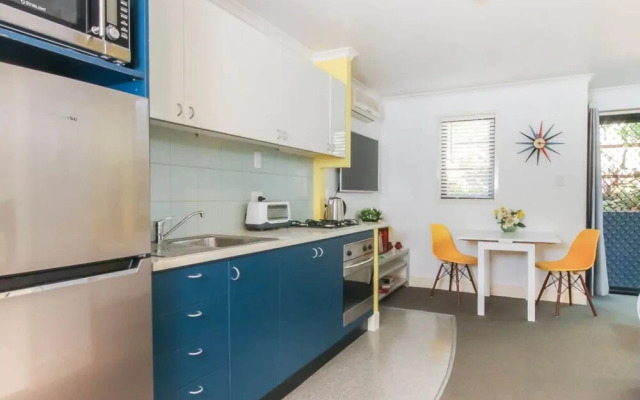 Comfortable Studio Apartment In Leafy New Farm