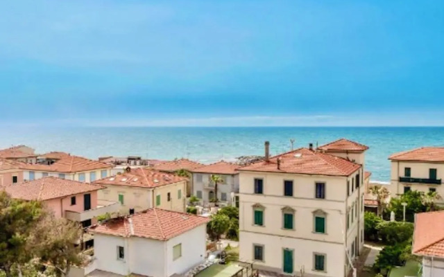 Hotel in Cecina just 100 mt from the sea