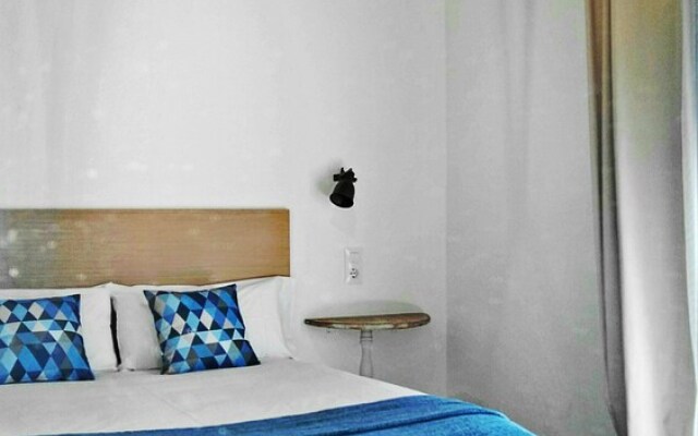 Frenteabastos Hostel & Suites