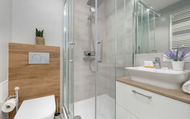 Unique Bright Apartment by Renters