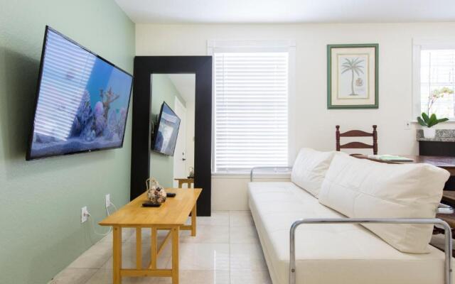 Tropical Garden Bungalow B