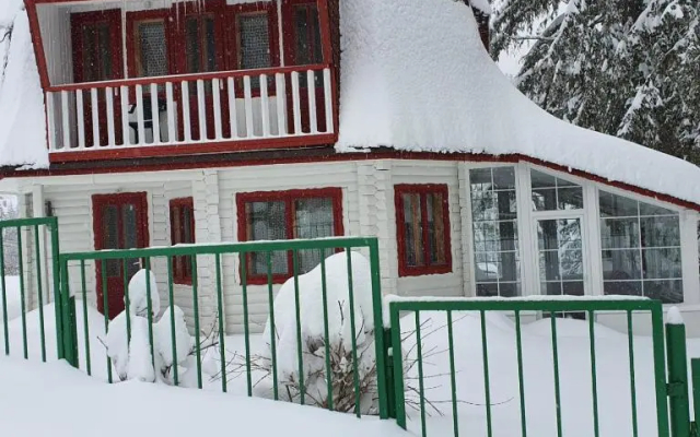 Casa RONDA numai în intregime, 1-6 persoane, min 4 zile, 130 mp bine incalziti, 3 dormitoare, sufragerie, bucatarie, veranda, terasa, parcare in curte, ideala pentru lucru la distanta, insorita, discreta, zona linistita, usor accesibila - Cottages_and_Houses in 普雷代亞爾 - Photo 2