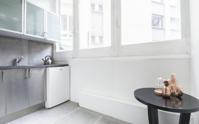 Luxury Apartment in Paris-Champs Elysées