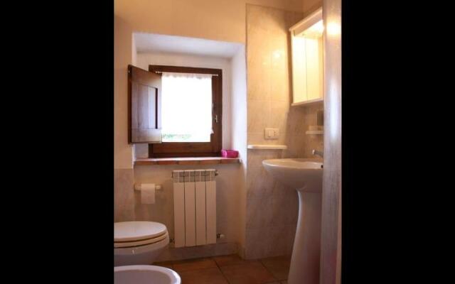 Stunning private villa with private pool, WIFI, TV, pets allowed and parking, close to Cortona