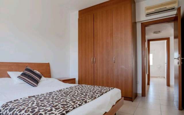 Spacious and Modern 2 bed Apartment in Peyia