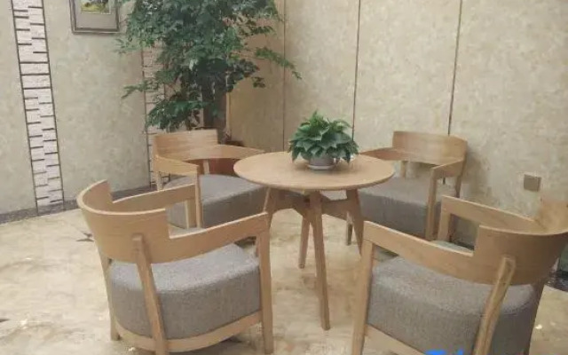 Ruiquanju Business Hotel (Qiqihar First Hospital Longsha Park Branch)