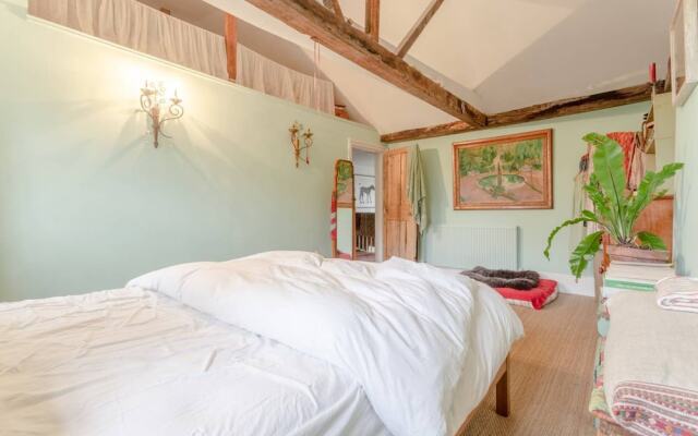 Spacious and Colourful 2 Bedroom Flat in Lambeth