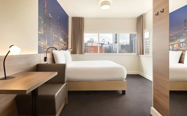 Rotterdam Teleport Hotel