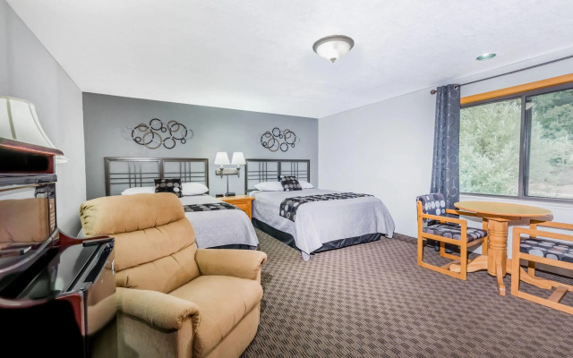 Super 8 by Wyndham Deadwood / Black Hills Area