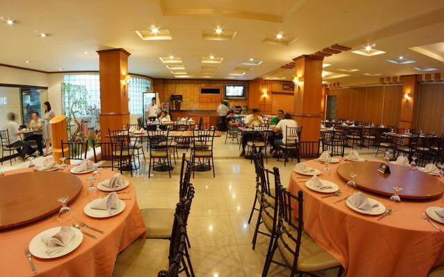 Grand Astoria Hotel