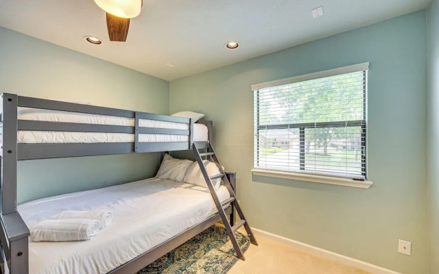 Waterfront Seguin Lake House Near Downtown