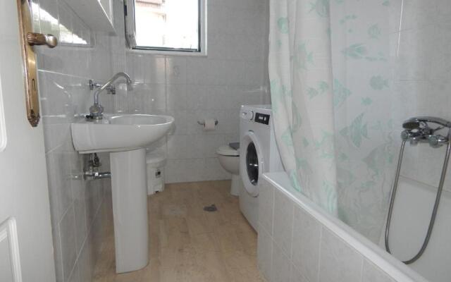Cozy apartment for 3-6 people-Center Tripoli