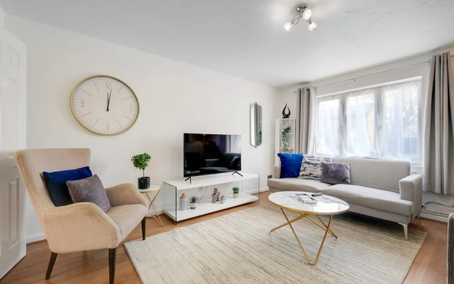 Sharp Close 4 Bedroom 2 Bath - Aylesbury