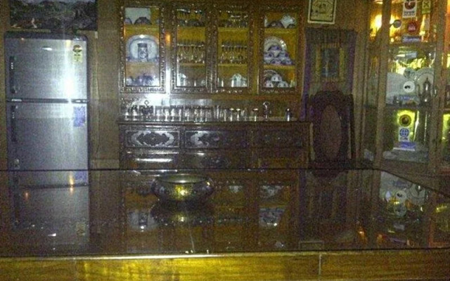 Royal Dandoo Palace - House Boat