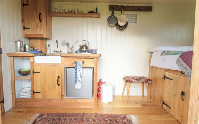 Honeysuckle Hut, Potto Grange Farm