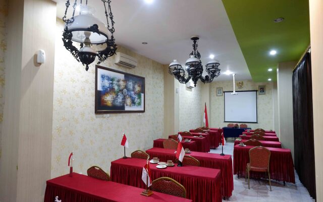 RedDoorz Plus Syariah near Laweyan Solo