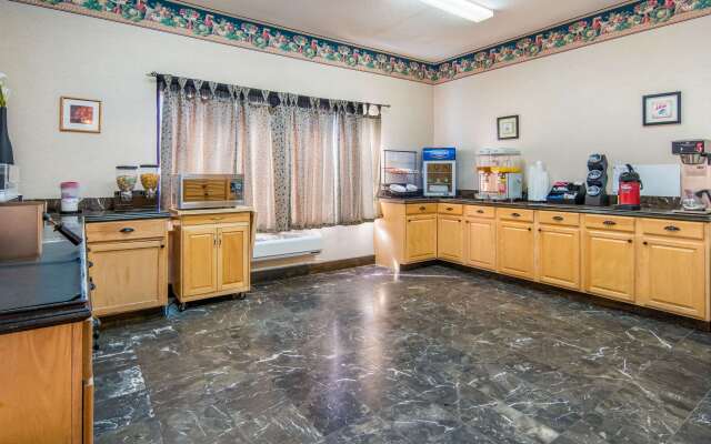 Econo Lodge Inn & Suites Sweetwater I-20