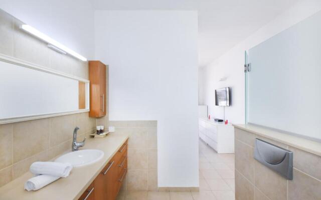 Quiet 4BR Penthouse in Yona Hanavi by HolyGuest
