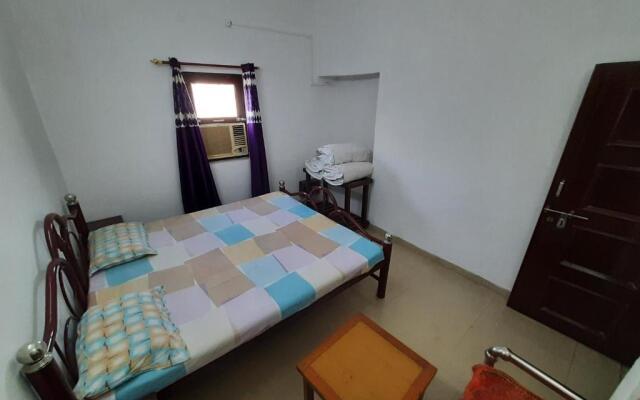 Room-janardan Homestay Lucknow