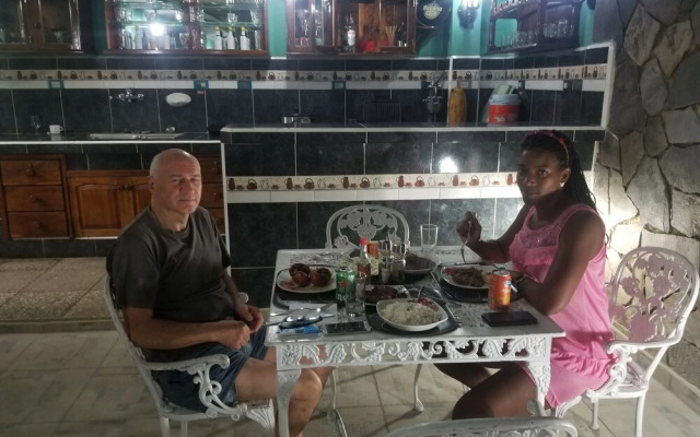 Hostal Sr.Handy Santalla