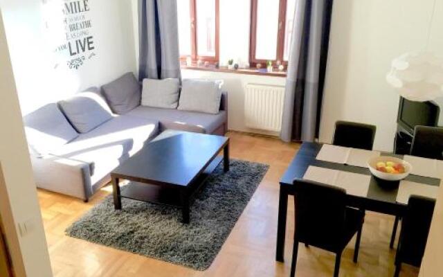 Gozsdu Apartment
