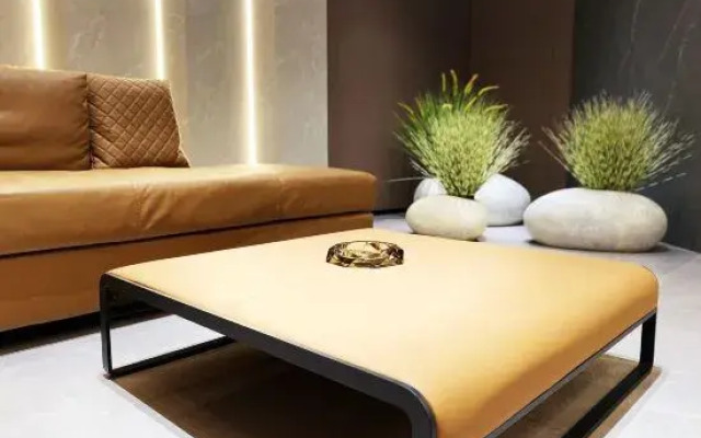 Yunjing Hotel (Luohe Shabei Dennis Convention and Exhibition Center)