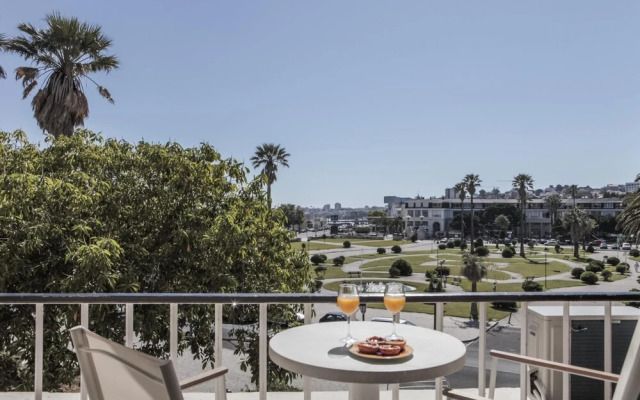 Rent4rest Estoril Beachfront Apartments - Balcony Studio