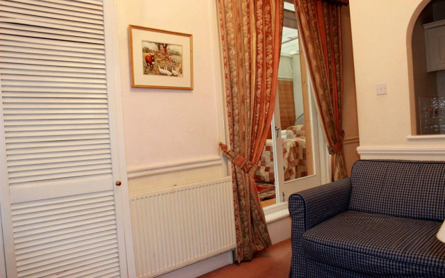 Kensington Court ApartHotel