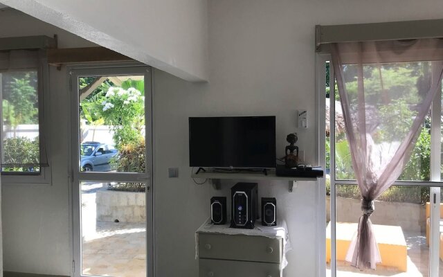 Wonderful Poolside Bungalow Perfect for 2 People