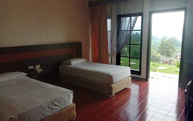 Danau Toba International Cottage Berastagi – Guest Rooms – Berastagi