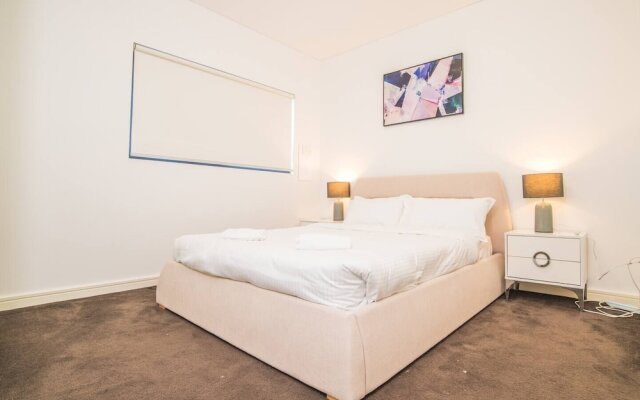 2bed2bath APT at Wolli Creek+P* Close to Airport